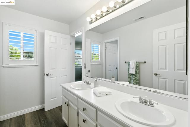 2201 Mark Twain Drive, Antioch CA: https://media.crmls.org/mediaz/0c5c7b6a-0f77-4b10-873b-9417cf04b5e6.jpg