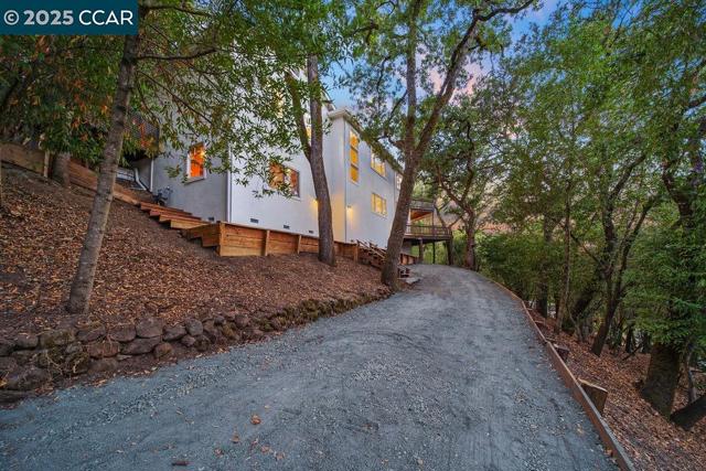 921 Foye Drive, Lafayette CA: https://media.crmls.org/mediaz/0c5cba67-0a80-4e6b-bd53-c2dbb0a0a894.jpg