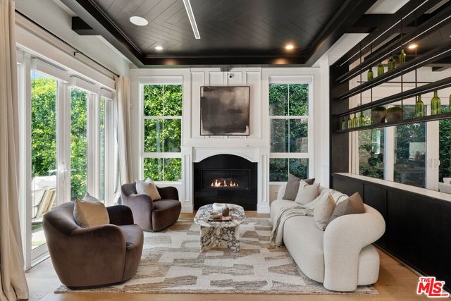 18057 Valley Vista Boulevard, Encino CA: https://media.crmls.org/mediaz/0c5cc03d-43ff-4cd7-b115-7794e934b39d.jpg