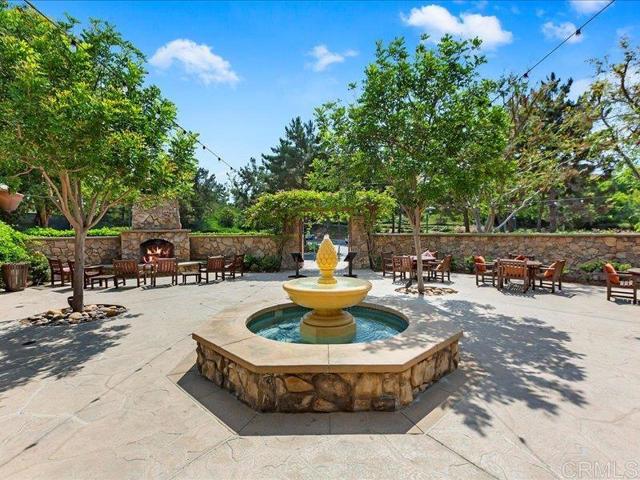 2381 Avenida Helecho, Carlsbad CA: https://media.crmls.org/mediaz/0c5d7c9c-1fed-4588-97ac-77bc73c9651a.jpg