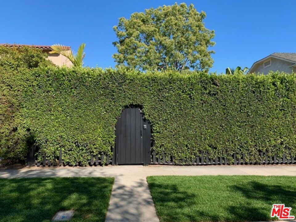 1244 S Sycamore Avenue