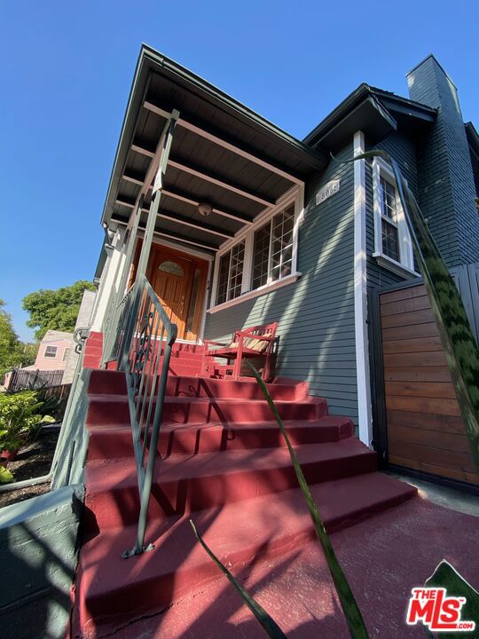 806 Oxford Avenue, Los Angeles, California 90029, 4 Bedrooms Bedrooms, ,2 BathroomsBathrooms,Single Family Residence,For Sale,Oxford,23282607