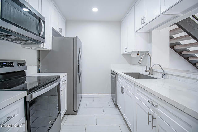 5460 White Oak Avenue, Encino CA: https://media.crmls.org/mediaz/0c5e865e-336a-4b84-88bb-126bd3a8cac7.jpg