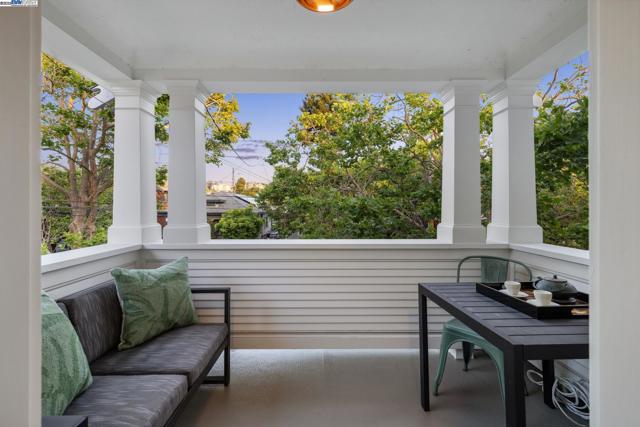 5472 KALES AVENUE, Oakland CA: https://media.crmls.org/mediaz/0c5e97fb-1766-43c9-8e72-91295874d7d0.jpg