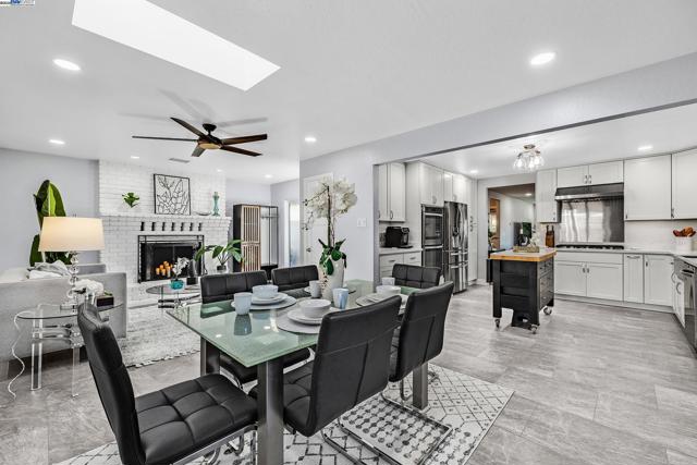 Image 14 of 38 For 36304 Magellan Dr