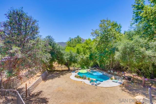 210 Frances Dr, El Cajon CA: https://media.crmls.org/mediaz/0c5f1359-46b7-4bf0-a72c-794fbea8eba9.jpg