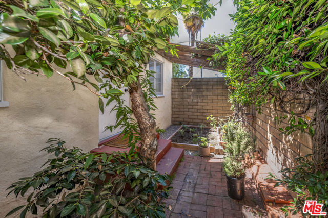 1427 Euclid Street photo 7