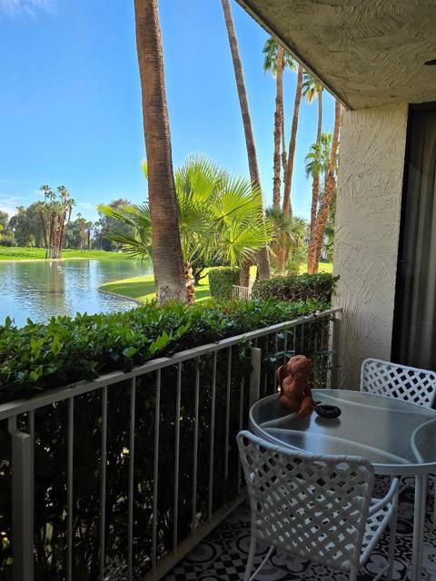 910 Island Drive, Rancho Mirage CA: https://media.crmls.org/mediaz/0c5f71bf-d607-48af-b376-2c32248ea5be.jpg