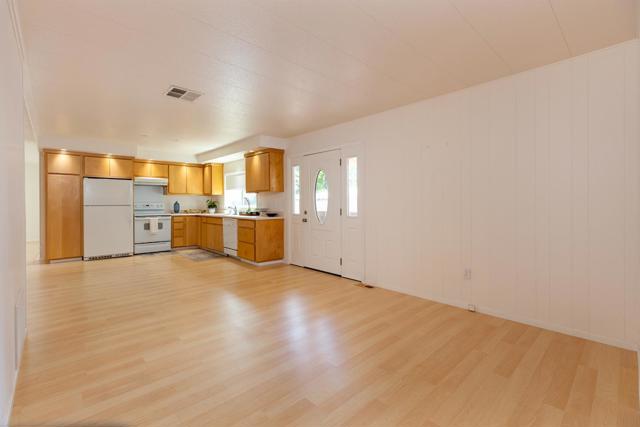3301 Ashwood Way, Soquel CA: https://media.crmls.org/mediaz/0c602855-ff73-4dd1-9b26-ca21f6b3ae43.jpg