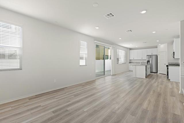 Image 6 of 40 For 40486 Melrose Dr