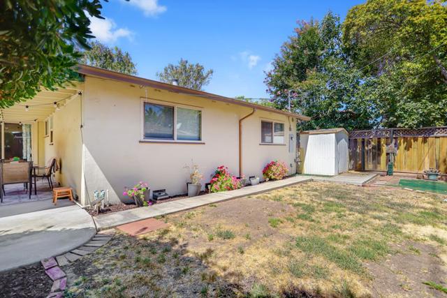 2139 Calabazas Boulevard, Santa Clara CA: https://media.crmls.org/mediaz/0c60bb30-d54c-438c-93c9-894378e83923.jpg