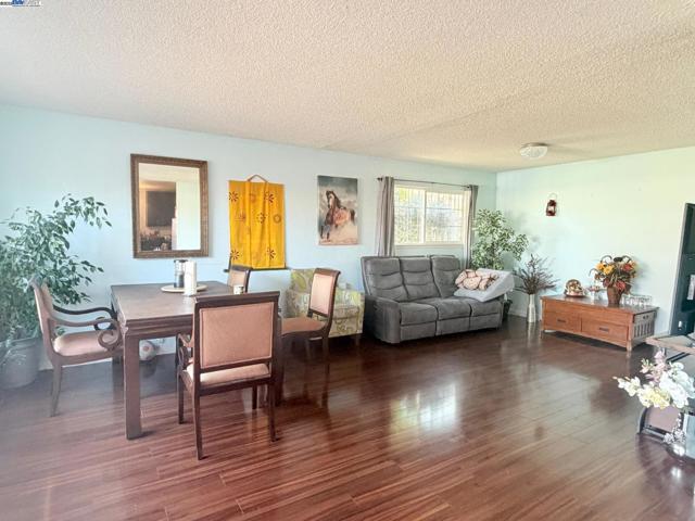 2626 Maine Ave, Richmond CA: https://media.crmls.org/mediaz/0c60f728-4c63-4e7d-93f5-20adbd9dccd7.jpg