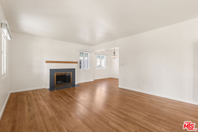 8734 Airlane Avenue, Los Angeles CA: https://media.crmls.org/mediaz/0c6133fd-f621-496e-b64e-50d1f4c9f1de.jpg