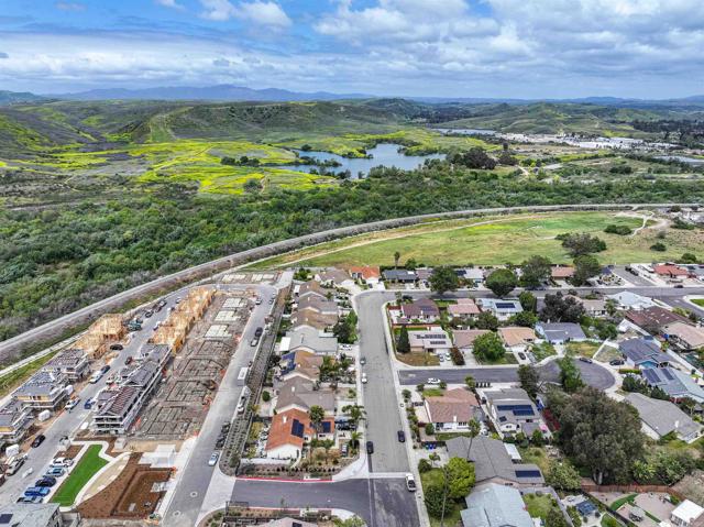Detail Gallery Image 4 of 7 For 701 Kingbird Loop, Oceanside,  CA 92058 - 4 Beds | 2/1 Baths