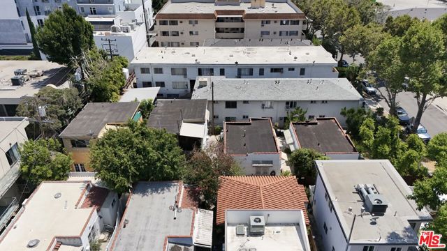 1028 N Hayworth Avenue, West Hollywood CA: https://media.crmls.org/mediaz/0c61cd64-c7d4-4780-950f-7f7461db15f4.jpg