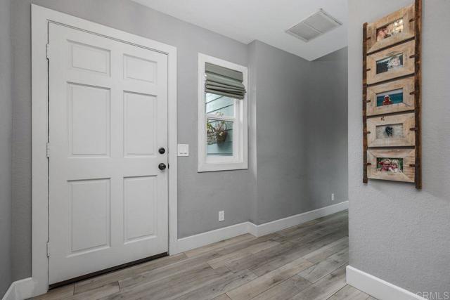 Detail Gallery Image 8 of 40 For 598 Summer View Cir, Encinitas,  CA 92024 - 3 Beds | 2/1 Baths