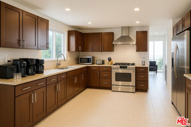 3873 Beverly Ridge Drive, Sherman Oaks CA: https://media.crmls.org/mediaz/0c62a10e-306a-4ec6-9653-e34bad67ac34.jpg