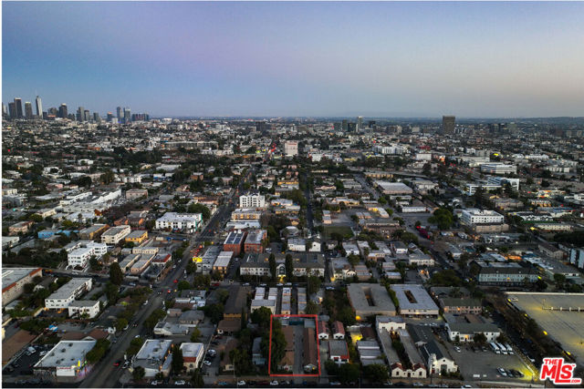 4124 Monroe Street, Los Angeles CA: https://media.crmls.org/mediaz/0c62deb9-32ac-42f3-b00a-aef69e8b0fd3.jpg