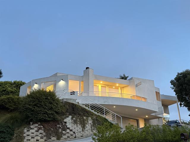 421 Serpentine Drive, Del Mar CA: https://media.crmls.org/mediaz/0c6377c6-0956-4c28-9050-3f995050d31c.jpg