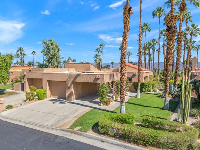 48641 Palo Verde Court, Palm Desert CA: https://media.crmls.org/mediaz/0c638ead-dbd9-4179-991d-26b61f89d56c.jpg