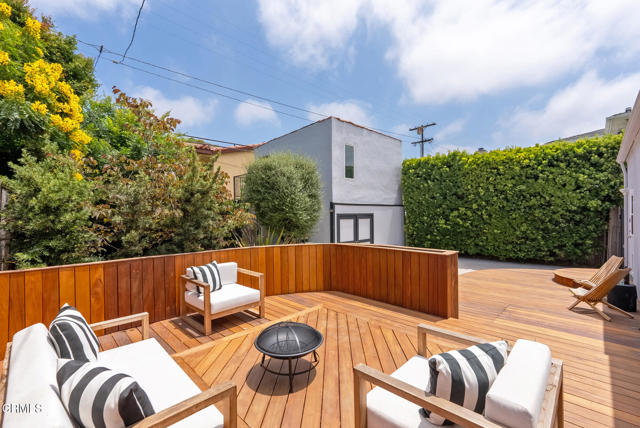 4160 Madison Avenue, Culver City CA: https://media.crmls.org/mediaz/0c63acea-55d6-4cbb-8788-76734f517edd.jpg