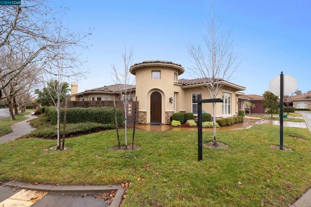 8702 Pasatiempo Circle, Roseville CA: https://media.crmls.org/mediaz/0c64418a-6780-4478-b42c-db0331be593e.jpg