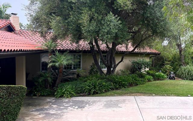17380 Via Cuatro Caminos, Rancho Santa Fe CA: https://media.crmls.org/mediaz/0c644e51-98f6-44e9-95e2-e5eb595d8d42.jpg