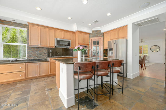 650 Astera Court, Newbury Park CA: https://media.crmls.org/mediaz/0c654f00-480a-4737-8936-a29387db43ca.jpg