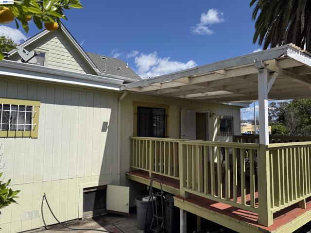 663 25TH Street, Oakland CA: https://media.crmls.org/mediaz/0c6577fd-f58d-40cf-85a5-3a20b65be0d6.jpg