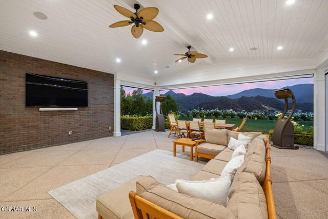 112 Hampstead Court, Westlake Village CA: https://media.crmls.org/mediaz/0c659bb6-359c-4c71-9db4-d2dc55049538.jpg