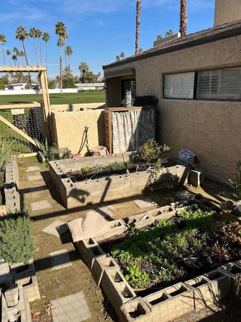 5300 E Waverly Drive, Palm Springs CA: https://media.crmls.org/mediaz/0c65a910-264f-4e2f-bb82-08262837243f.jpg