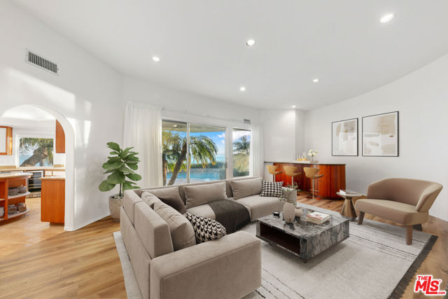 32215 Pacific Coast Highway, Malibu CA: https://media.crmls.org/mediaz/0c66448b-acd6-412e-aa1d-1c58cdc9db60.jpg