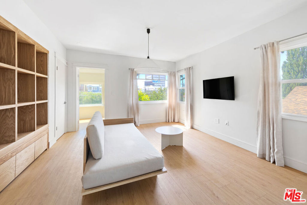 1807 Montana Street, Los Angeles, CA 90026