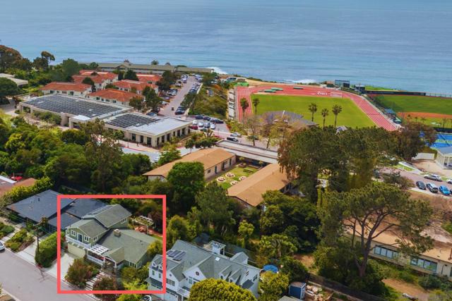 548 Tarento Dr, San Diego CA: https://media.crmls.org/mediaz/0c670898-7b9e-4f6b-827e-c1da30acc235.jpg