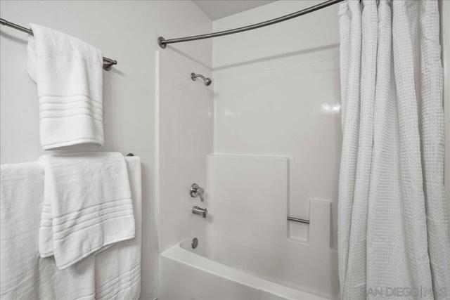 721 Buena Tierra Way, Oceanside CA: https://media.crmls.org/mediaz/0c670b75-5009-4ade-b24e-1f7569ac15f8.jpg