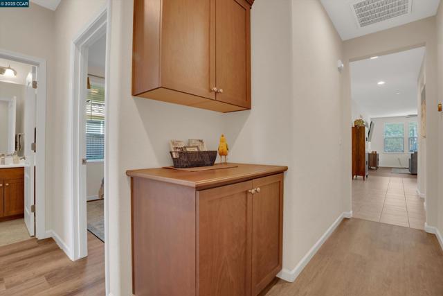 8275 Brookhaven Cir, Discovery Bay CA: https://media.crmls.org/mediaz/0c676f16-0b20-4077-af3d-17b0287c0d4d.jpg