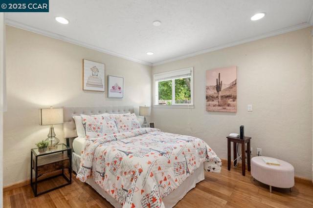 2401 Casa Way, Walnut Creek CA: https://media.crmls.org/mediaz/0c678184-561f-4d4a-82d0-a3c495a63afc.jpg