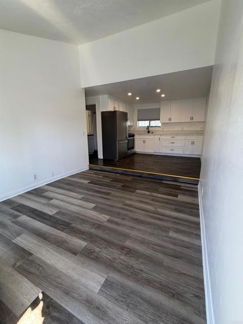 Detail Gallery Image 5 of 11 For 227 Robelini Dr a,  Vista,  CA 92083 - 2 Beds | 1 Baths