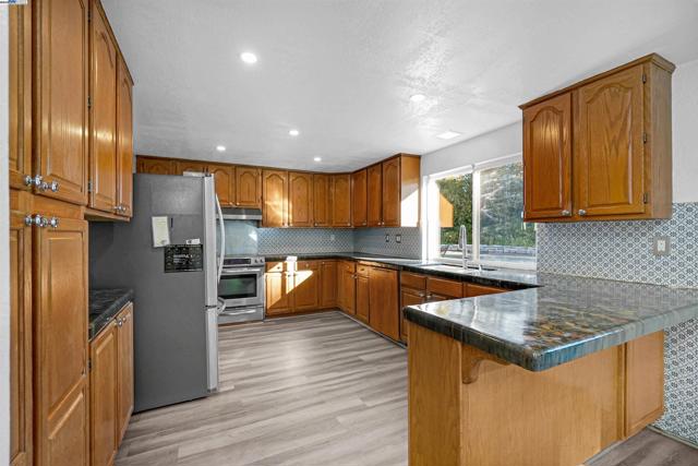 3608 Siskiyou Ct, Hayward CA: https://media.crmls.org/mediaz/0c67bfb6-3693-4e05-9c71-20cbb9208924.jpg