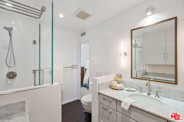 1730 California Avenue, Santa Monica CA: https://media.crmls.org/mediaz/0c6875e7-3fff-406d-9015-3c84251b30fb.jpg