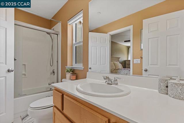 34102 Zaner Way, Union City CA: https://media.crmls.org/mediaz/0c689c73-a843-4886-b682-10debc79fba7.jpg