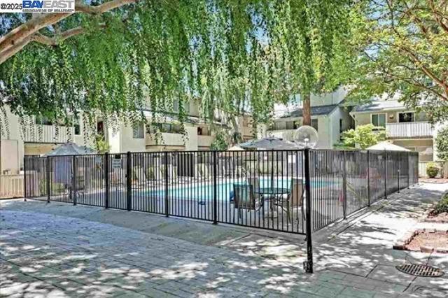 2716 Oak Rd, Walnut Creek CA: https://media.crmls.org/mediaz/0c689efb-f155-4ce3-b76c-962b7fc0e701.jpg