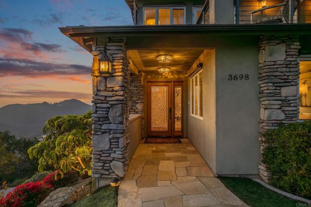 3698 Camino De Las Lomas, Vista CA: https://media.crmls.org/mediaz/0c68b956-1d3d-4e3d-a6f5-876388be6d56.jpg
