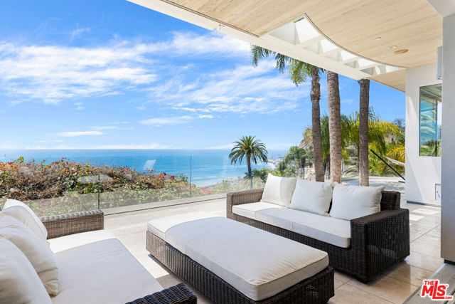 200 ARNO Way, Pacific Palisades CA: https://media.crmls.org/mediaz/0c68e91c-dccf-441b-a21b-02c8b1ed824f.jpg