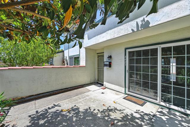 4423 Corto Monterey, Union City CA: https://media.crmls.org/mediaz/0c6a358c-3f76-4b12-9592-e41f6653867d.jpg