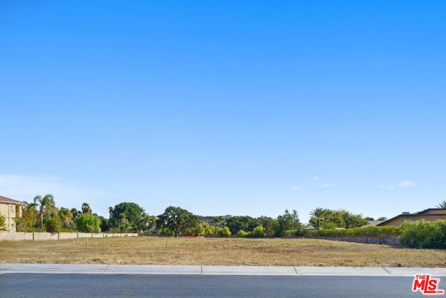 22682 La Quilla Drive, Chatsworth CA: https://media.crmls.org/mediaz/0c6a5252-1216-40d6-a505-3d29b1f0a19b.jpg