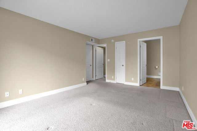 1633 S Bentley Avenue, West Los Angeles CA: https://media.crmls.org/mediaz/0c6b9fdc-2125-4d25-9580-5b0e6fe6e49e.jpg