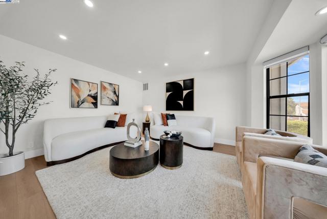 524 Gamay Ct, Fremont CA: https://media.crmls.org/mediaz/0c6bc679-442b-4c36-8320-5d3ddcb53269.jpg