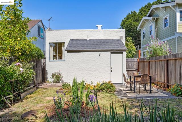 1128 Evelyn Ave, Albany CA: https://media.crmls.org/mediaz/0c6c09c4-bd6e-4eb1-bb07-710270d5eec1.jpg