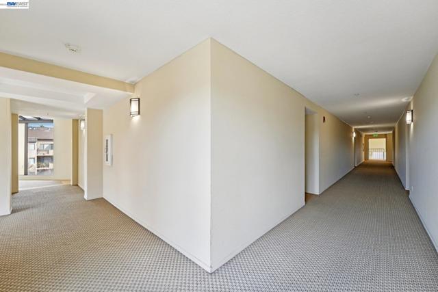 39206 Guardino Dr, Fremont CA: https://media.crmls.org/mediaz/0c6cb1df-a46a-4ba1-bcd5-2d7b3ed79149.jpg